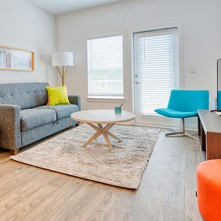 Luxe One Bedroom Apartment With Balcony Gainesville Luaran gambar