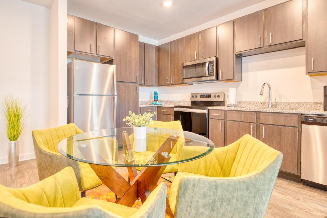 Luxe One Bedroom Apartment With Balcony Gainesville Luaran gambar