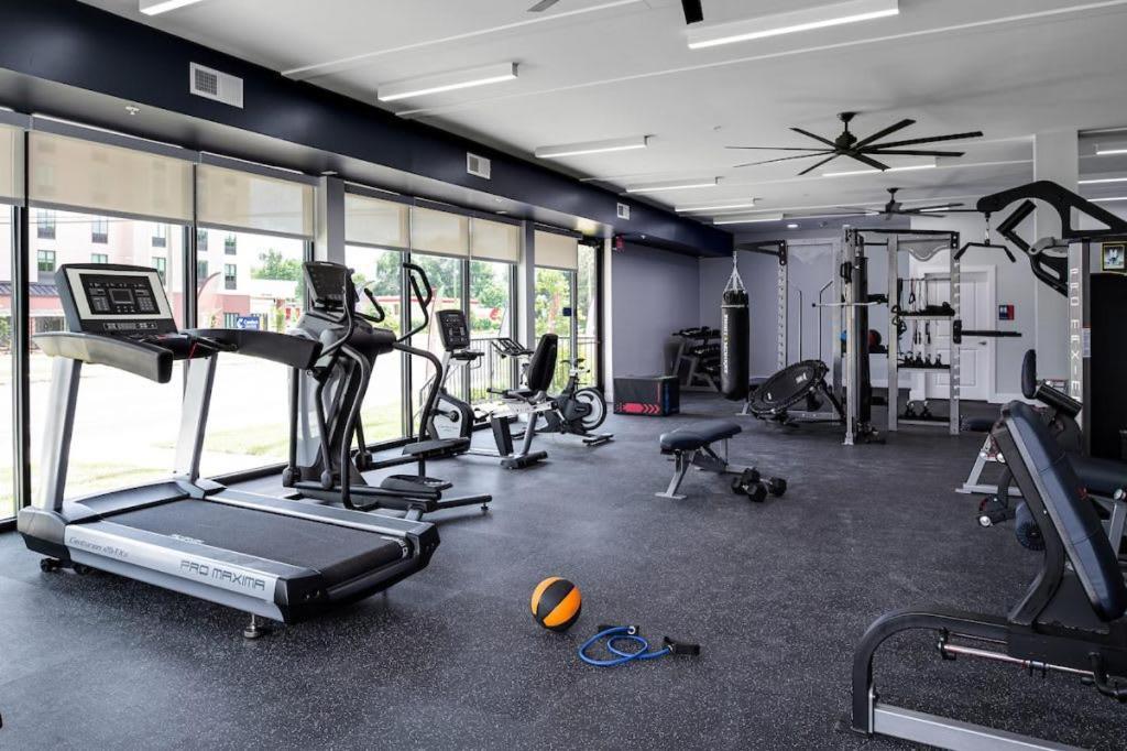 Luxe One Bedroom Apartment With Balcony Gainesville Luaran gambar