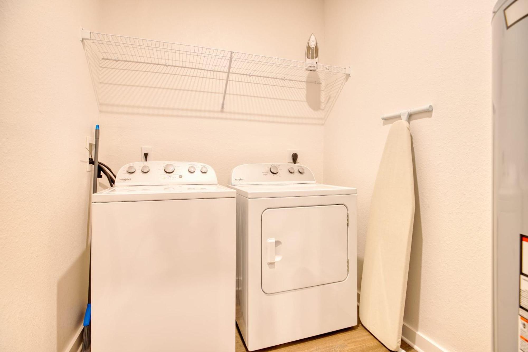 Luxe One Bedroom Apartment With Balcony Gainesville Luaran gambar
