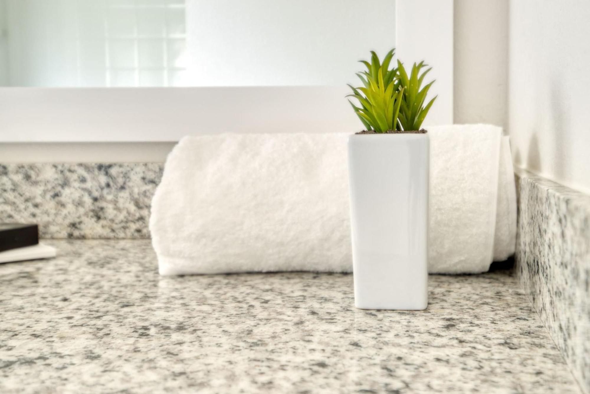 Luxe One Bedroom Apartment With Balcony Gainesville Luaran gambar