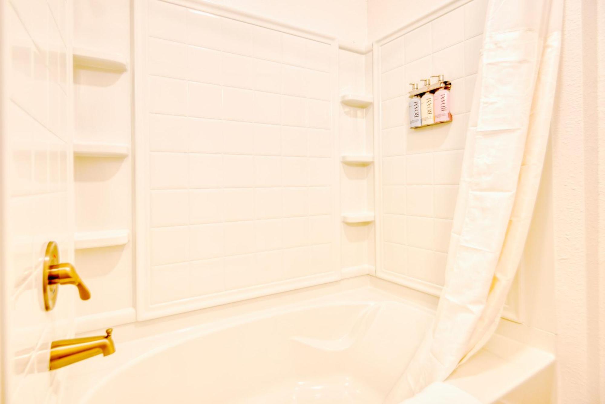 Luxe One Bedroom Apartment With Balcony Gainesville Luaran gambar