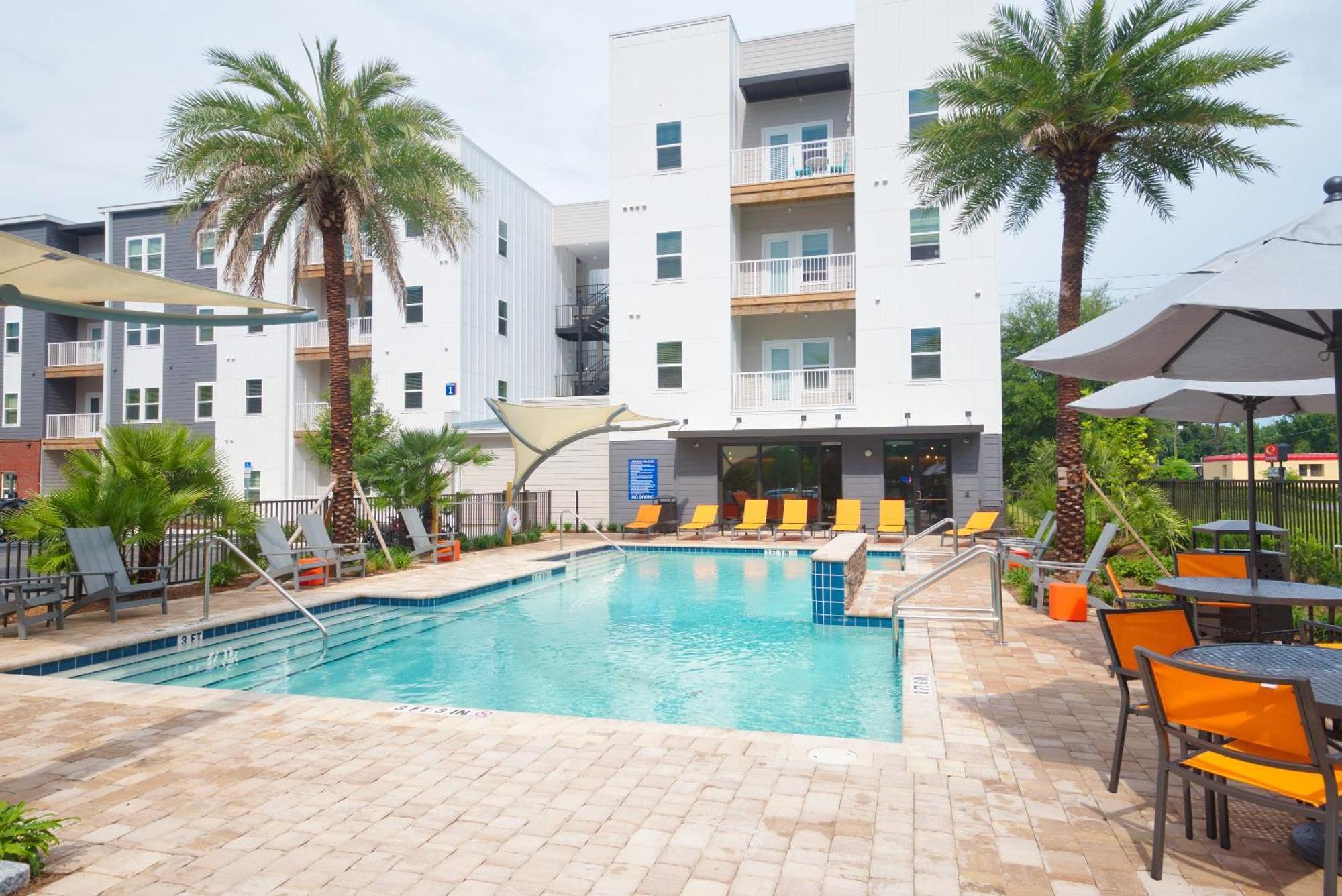 Luxe One Bedroom Apartment With Balcony Gainesville Luaran gambar