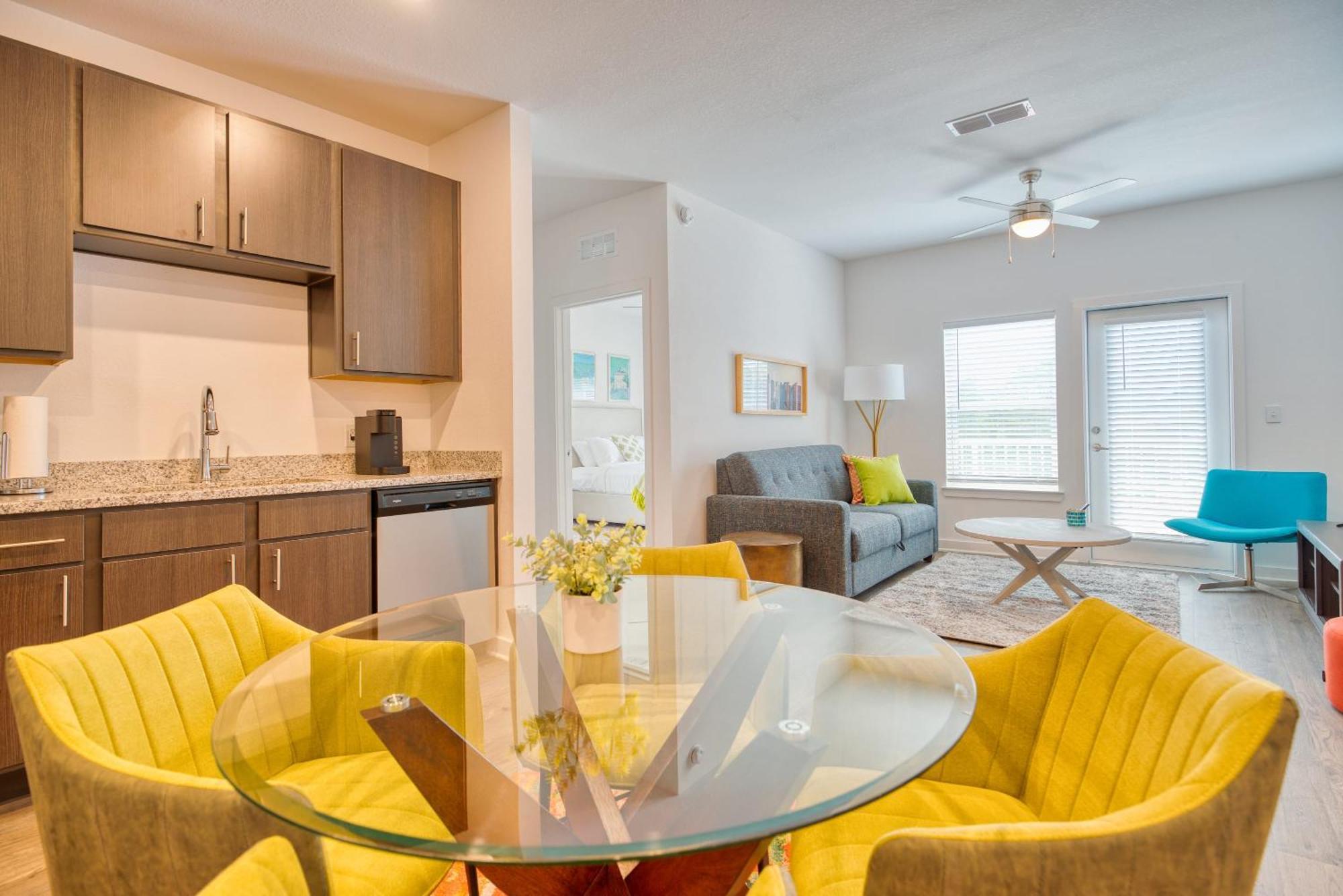 Luxe One Bedroom Apartment With Balcony Gainesville Luaran gambar